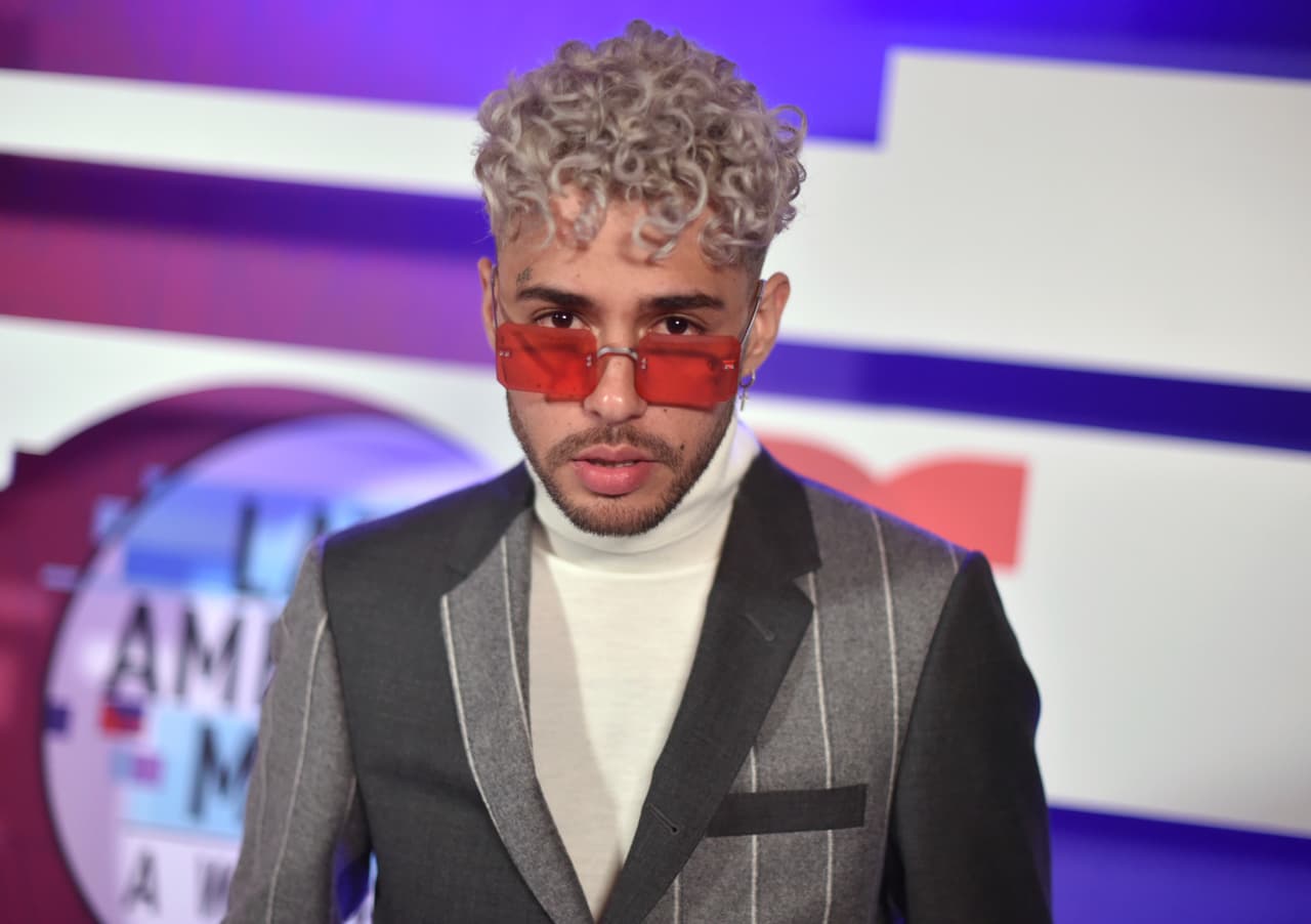 Dalex también cuenta con varias colaboraciones con otros artistas invitados, así que, seguramente, lo veremos en repetidas ocasiones a lo largo de la noche.