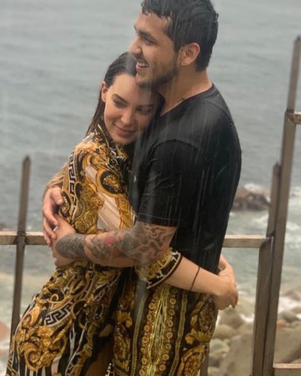 Entre tatuajes, tiernas fotografías y mensajes mutuos, Belinda y Christian Nodal se han convertido en un #CoupleGoals, es decir, que muchos desearían tener una relación tan sólida como la suya para estarse haciendo tattoos de pareja.