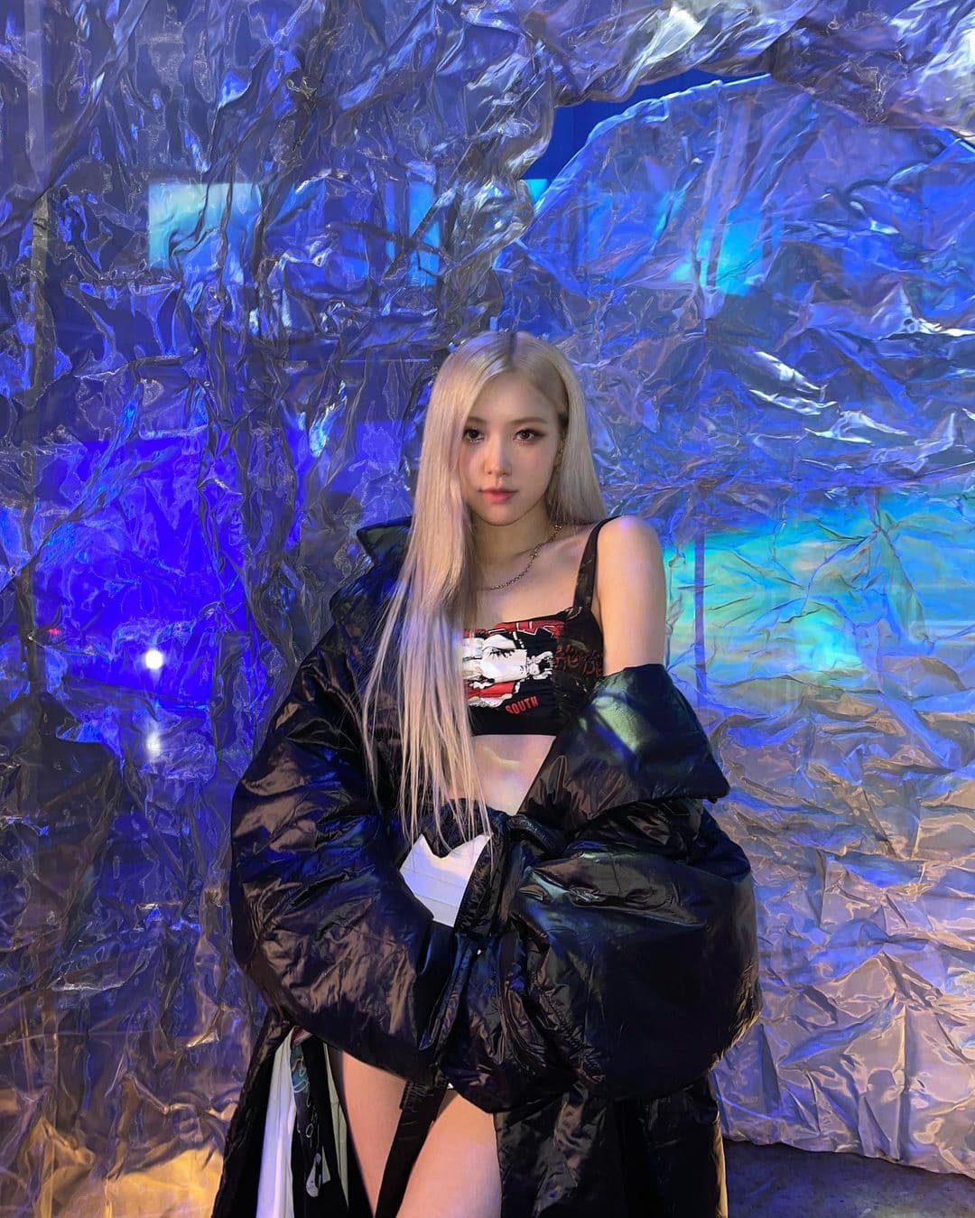 Durante el show virtual de BLACKPINK, presentó su primer sencillo, el cual es titulado “Gone” y recibió muchas buenas críticas de sus seguidores.