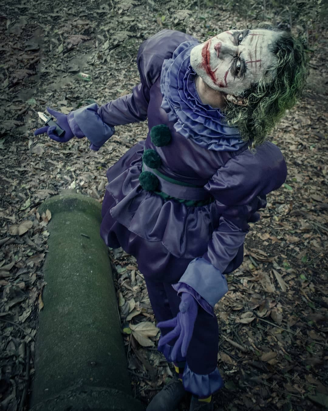 Hay cosplayers que derrochan creatividad y que incluso fusionan personajes tan bien, que te hacen pensar en lo bien que se vería esta nueva versión. @Jeanmarkus juntó al Joker con Pennywise en su versión más reciente, el resultado es brillante.
