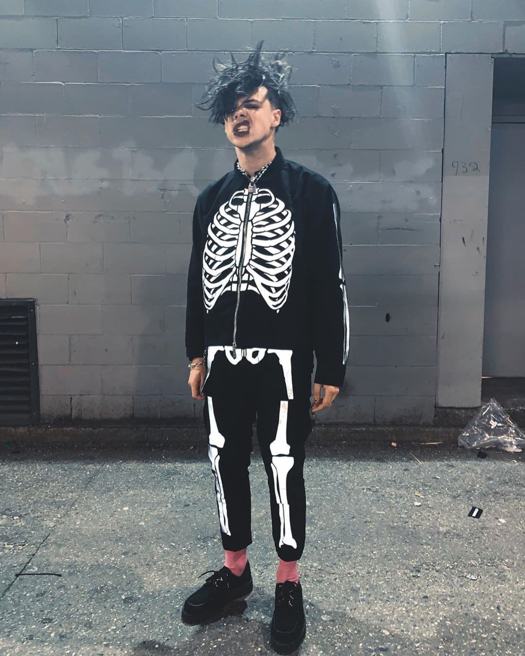 El cantante tiene TDAH (Transtorno de Déficit de Atención e Hiperactividad) por eso siempre se le puede ver activo y pareciera que se acaba de tomar cinco tazas de café.
<br>
<br>Yungblud ha declarado que desde tres minutos antes de subirse al escenario, y al dar sus presentaciones, siempre siente que alimenta esa energía desbordante que lleva dentro, y que es como si estuviera en un lugar en donde puede ser él mismo sin preocupaciones y dejarse llevar.