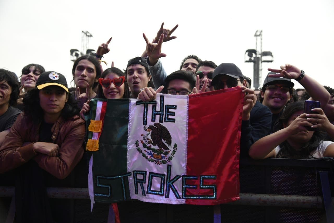 Los fans de The Strokes estaban impacientes y no podían esperar ni un minuto más para ver a la banda de regreso en México.