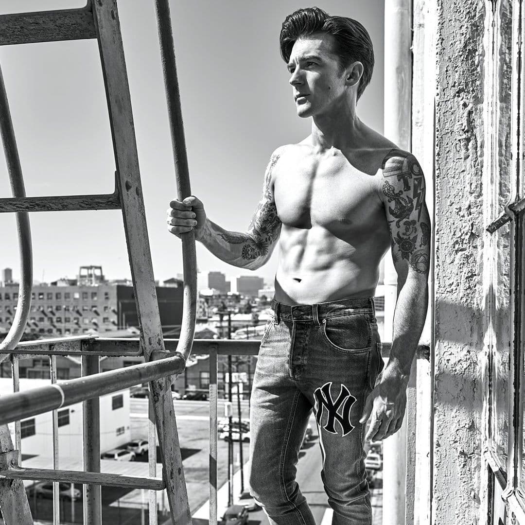 Entre el 2004 y 2008, él y su banda, integrada por Backhouse Mike y C.J. Abraham, crearon las canciones introductorias de los shows Zoey 101 (2005) y iCarly (2007).