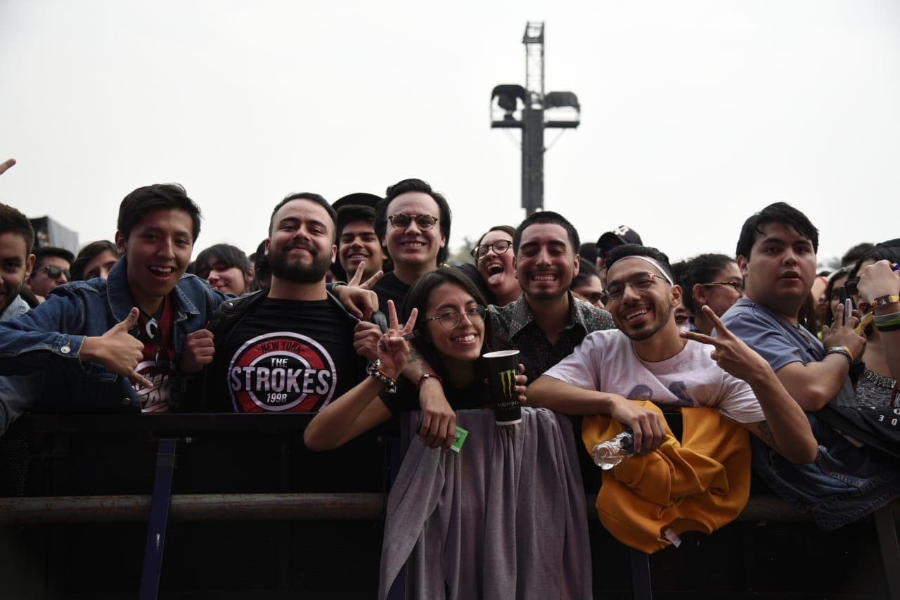 No faltaron los fans que se formaron desde muy temprano hasta el frente de los escenario para poder ver a sus bandas favoritas.
