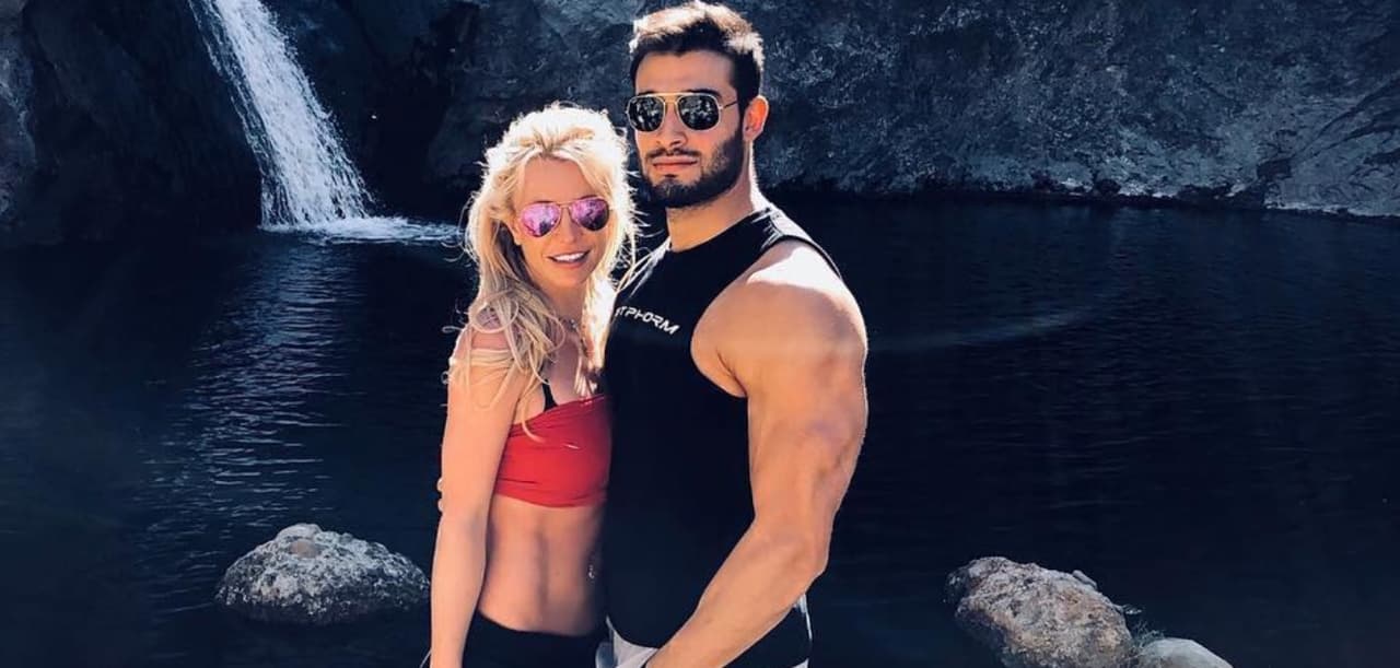 Britney Spears posa junto a su novio, Sam Asghari