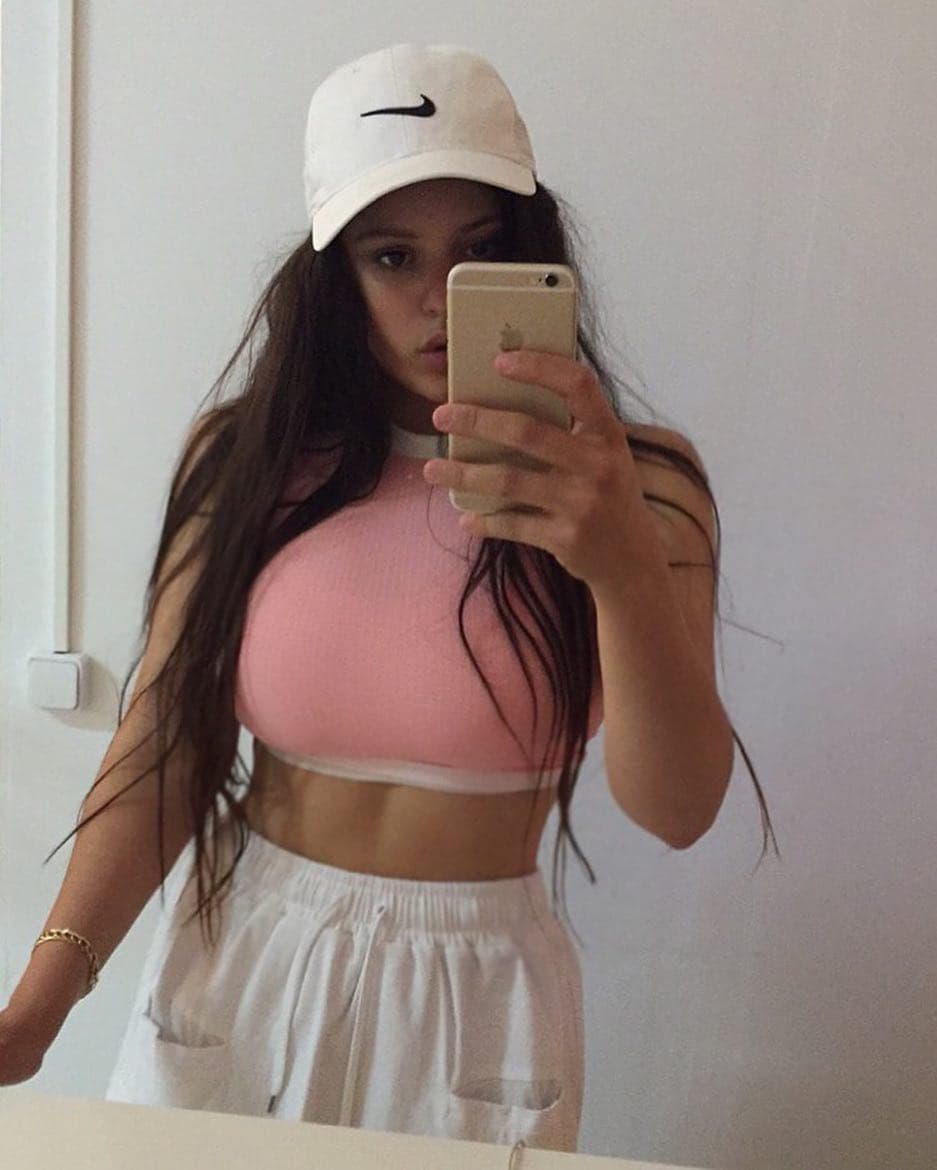 Además, se ha rumorado que la cantante se hizo algunas operaciones estéticas específicamente para eso desde que se conocieron, pero no se sabe con certeza.