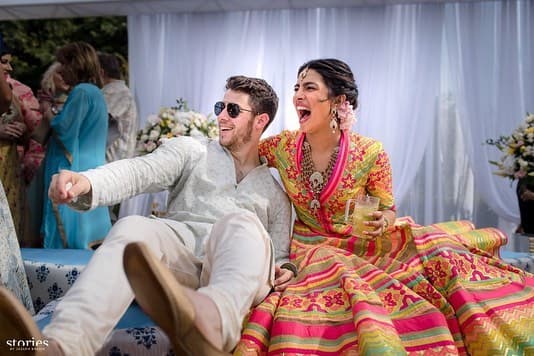 Nick y Priyanka se conocieron en 2017 y fue en agosto de 2018 que los dos ya estaban anunciando su compromiso con un espectacular anillo de diamantes. 
<br>