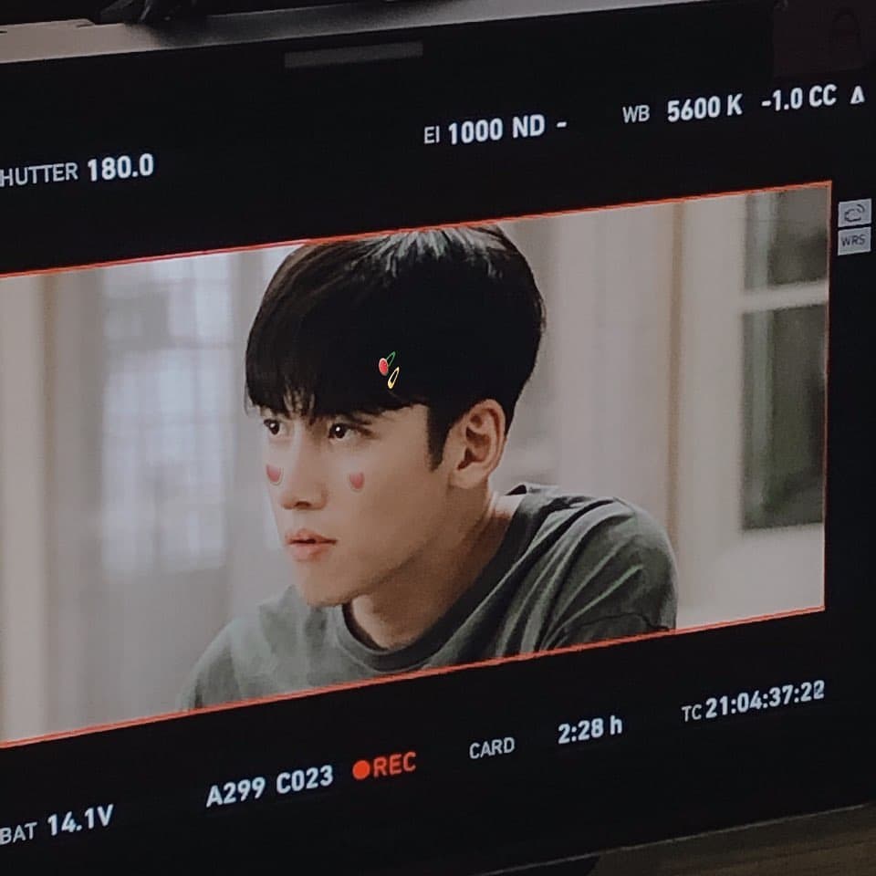 Ji Chang Wook tiene 32 años de edad y es originario de Anyang, ubicado en la provincia de Gyeongigi, Corea del Sur; desde el 2006 inició su carrera artística, cuando hizo una aparición en la cinta “Days…”. Y luego continuó su carrera con Seulliping Byuti (2008).