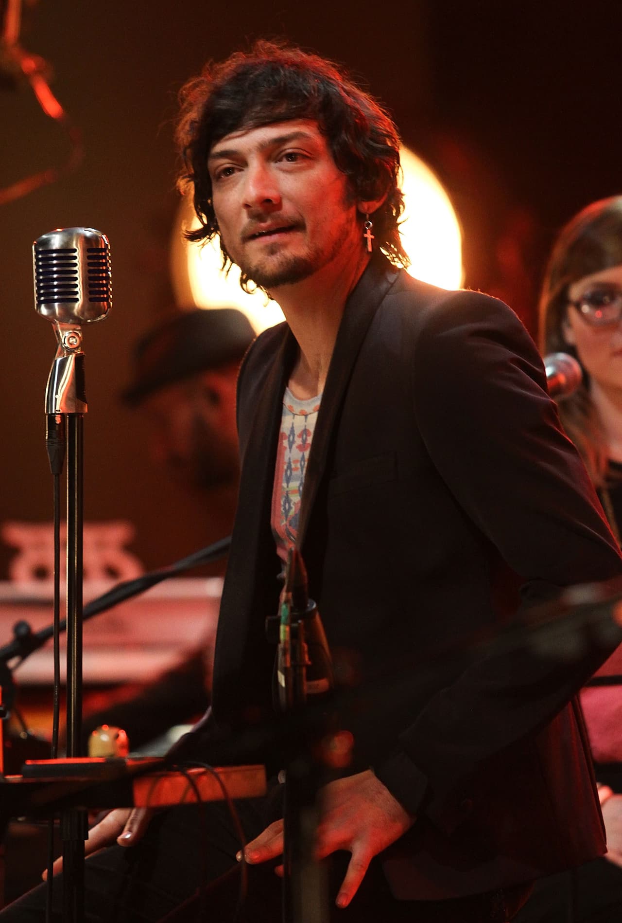 Twitter le canceló su cuenta a León Larregui por un mensaje en torno a la vacuna del Covid-19.