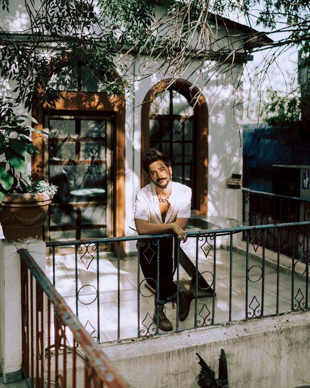 La habitación principal cuenta con un gran balcón, perfecto para desayunar al aire libre o leer.
<br>