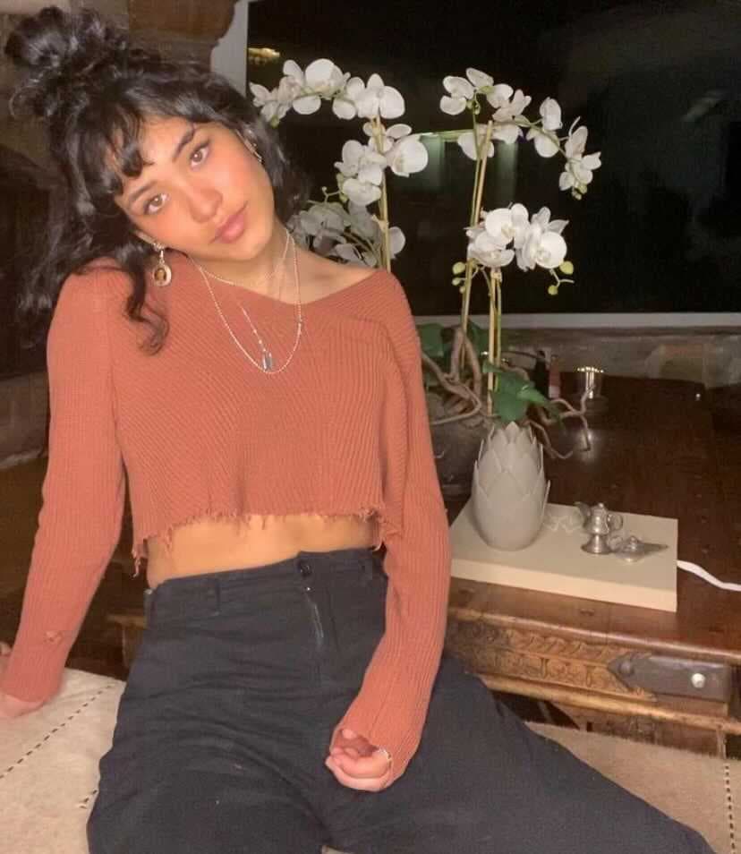 Andrea Chaparro, hija de Omar Chaparro, se graduó de CEA en 2015 y trabajó con OCESA en la producción de ‘Mary Poppins’. Y ahora por fin veremos en acción en la pantalla chica a la joven actriz.