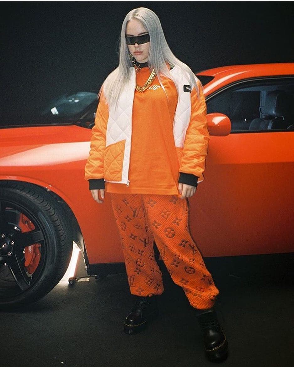 Billie Eilish llegó a la música para imponer estilo. Fue considerada la Mujer del Año por Billboard en el 2019, cantó en los premios Oscar, en los Grammy y estrenó "No Time to Die", tema que grabó para la última película de Daniel Craig como James Bond.