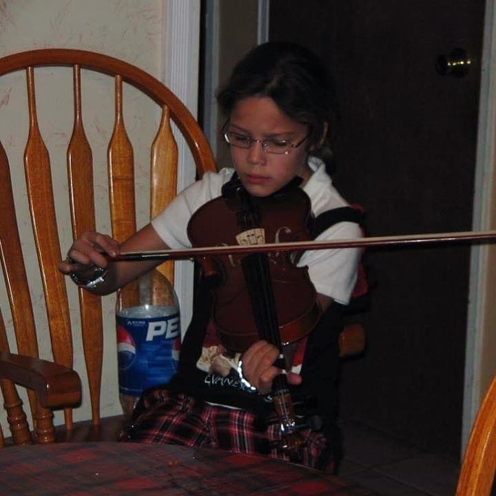 Originalmente se interesó por el violín, la viola y el violonchelo, pero cuando tenía unos 14 años, comenzó a orientarse más hacia la guitarra acústica. Ashley quería estudiar música en Bellas Artes, sin embargo, al no contar con los recursos para hacerlo, fue a una escuela más pequeña. Finalmente abandonó sus estudios y sus padres la echaron de casa.