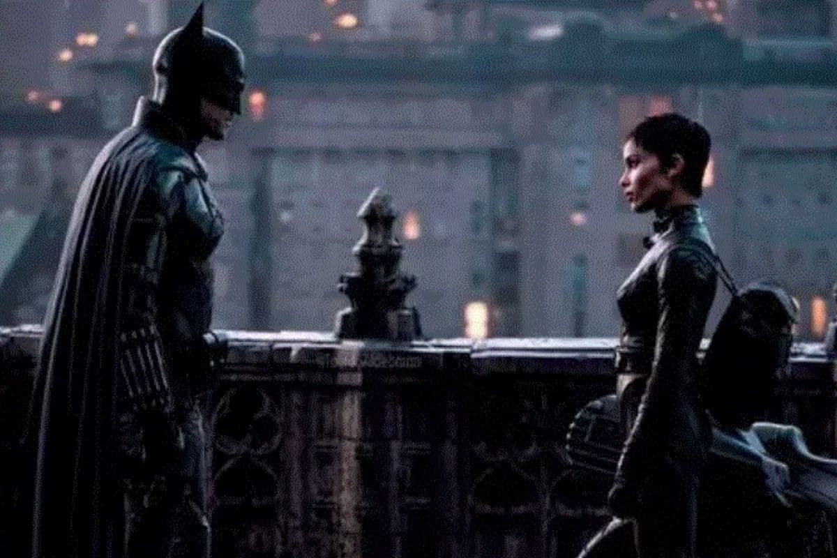 Robert Pattinson como Batman y Zoë Kravitz como Gatúbela