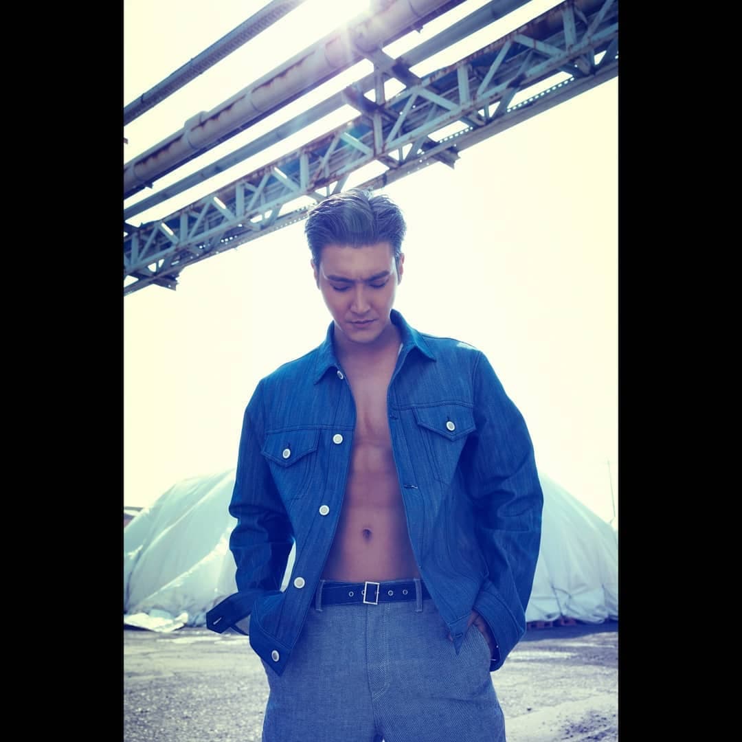 Originalmente, la banda era compuesta por 13 integrantes, sin embargo por los diferentes casos de polémica, han sufrido algunas bajas.