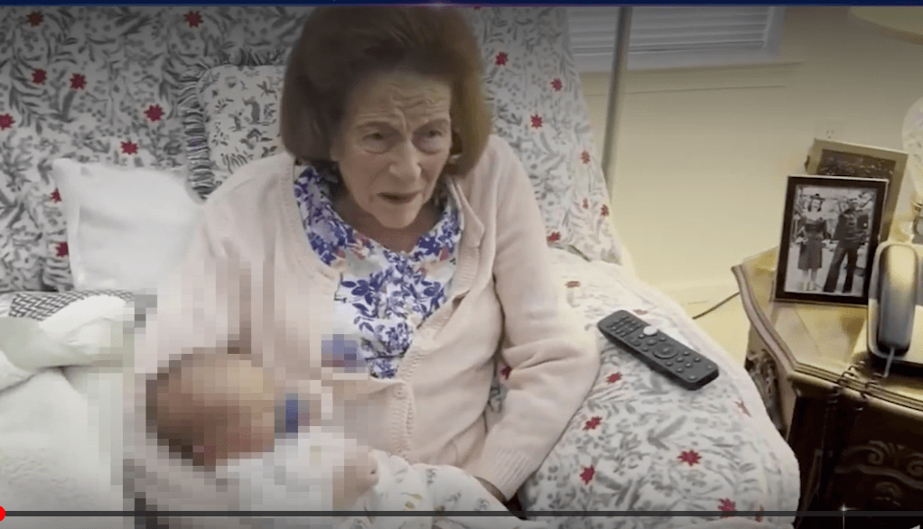 Mujer que quería ser monja da bienvenida a su bisnieto número 100