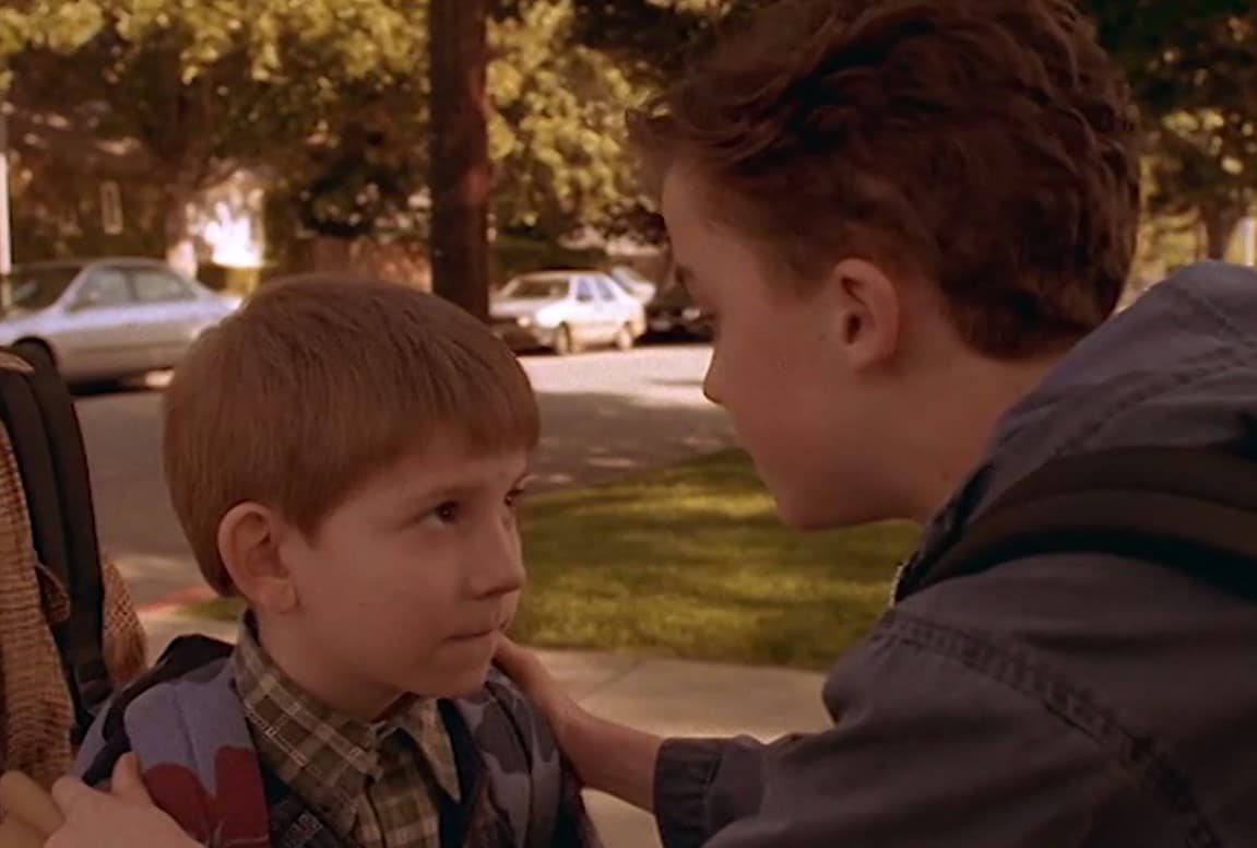 “¿Qué haces si te atrapa?” “Me hago bolita” “¿Y si te empieza a patear?” “Sigo en bolita” - Malcolm y Dewey
