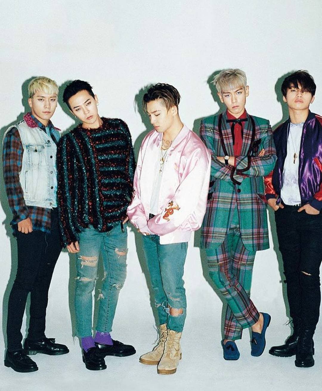 Estampado escoces o atuendos tipo streetstyle son algunos de los looks que usa BIGBANG.