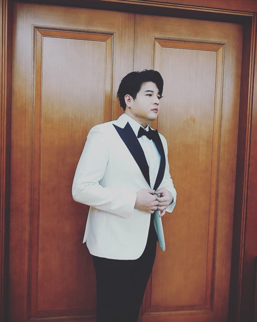 El integrante de Super Junior, Shindong, sorprendió a todos sus seguidores al compartir una serie de fotos en la que demuestra el gran cambio de su aspecto.