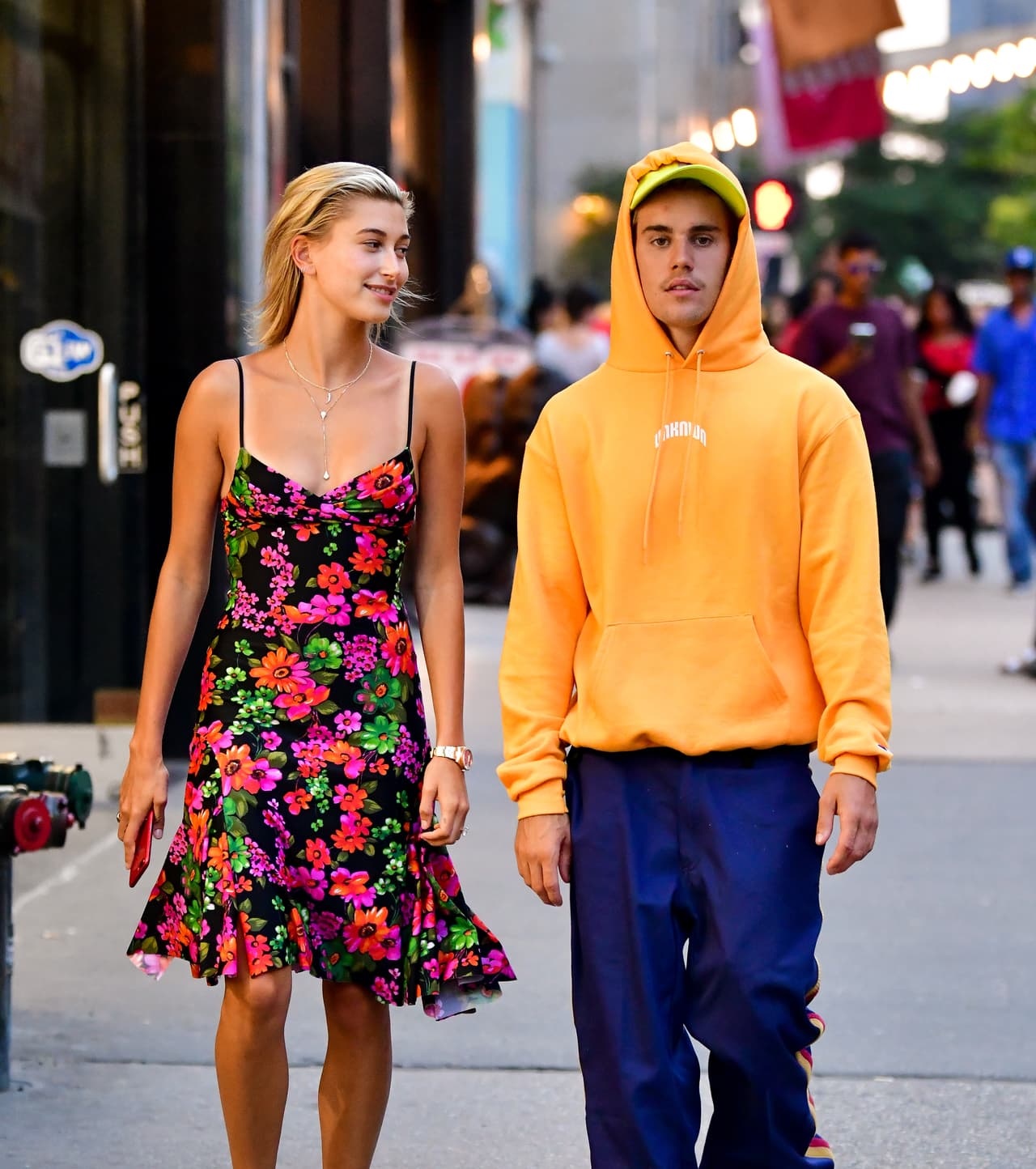 NEW YORK, NY - AUGUST 06: Hailey Baldwin and Justin Bieber seen on the streets of Midtown Manhattan on August 6, 2018 in New York City. (Photo by James Devaney/GC Images)