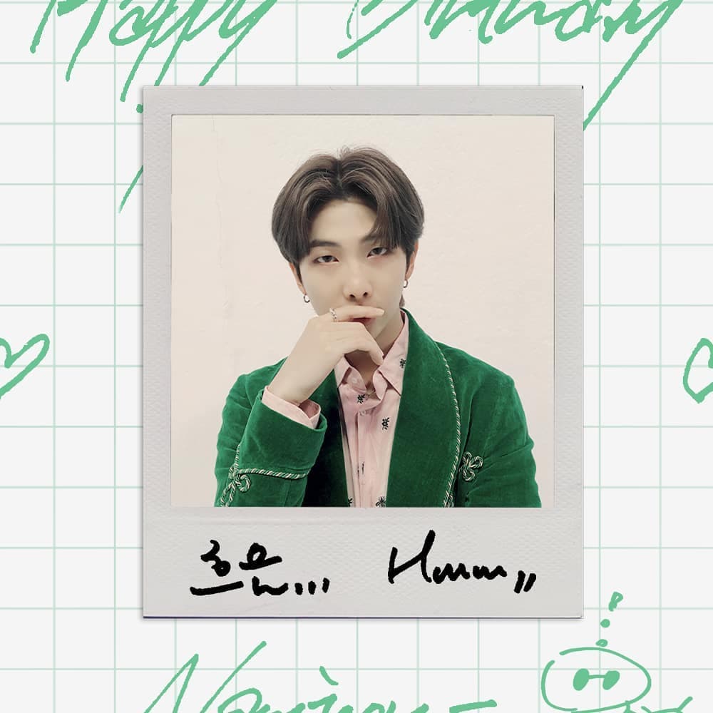 Desde el 2013, es miembro de BTS y en el 2015 lazó su primer
<i>mixtape</i> como solista.
<br>