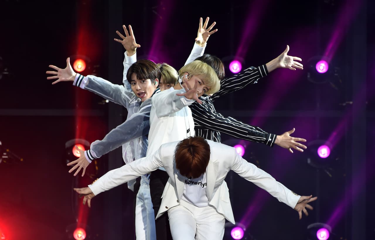 TXT, abreviación de Tomorrow X Together, debutó el 4 de marzo de 2019. Y a pesar de ser una de las bandas más jóvenes en del género, conocen la disciplina que requiere ofrecer un concierto de K-Pop.