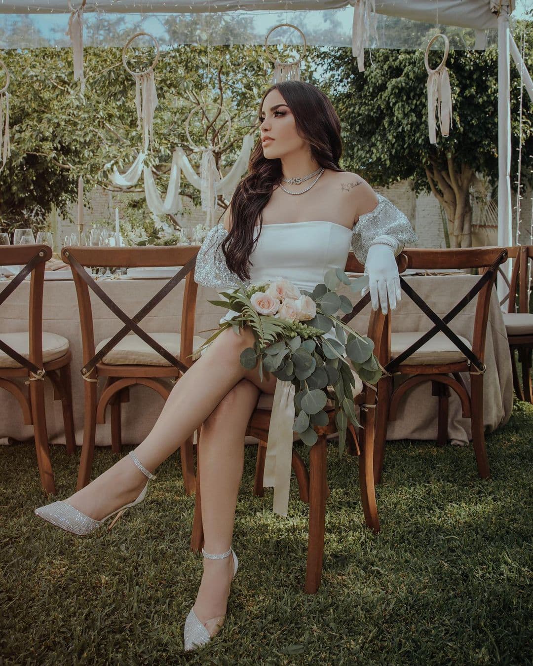 El video de la celebración del matrimonio, que fue compartido por ellos mismos y que lleva como título ‘Borrón y cuenta nueva’, lleva ya más de 8 millones de reproducciones en el canal.
<br>