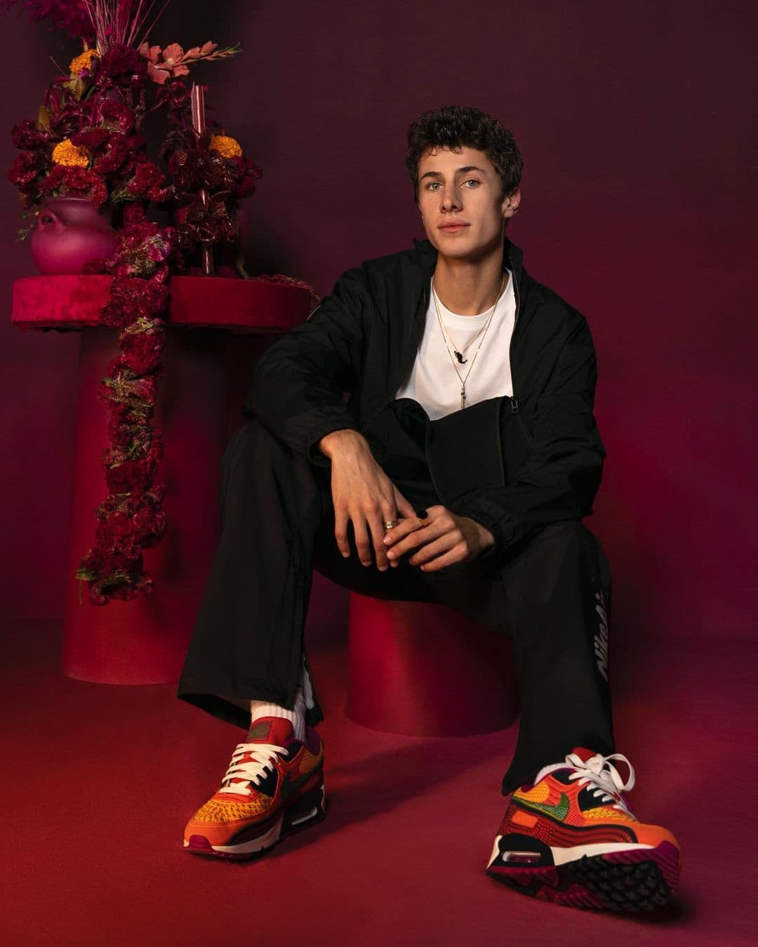 Esta colorida colección se originó gracias al trabajo que la marca de tenis hizo con Juanpa Zurita"En mis años de carrera entre MX y USA, la gente ve ser Mexa como una limitante... y yo lo veo como una bendición", escribió el juez de 'Quién es la Máscara' da través de su cuenta de Instagram.