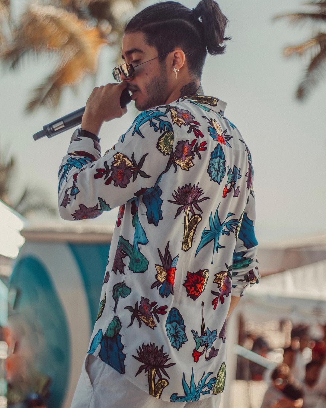 Su éxito es palpable; ha realizado giras por México y Latinoamerica, en Instagram tiene más de 5.3 millones de seguidores y en Twitter supera los 4.3 millones de followers.