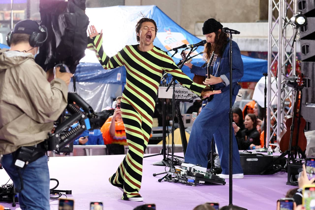 Conoce la letra de la canción de Harry Styles, "Little Freak", en español.