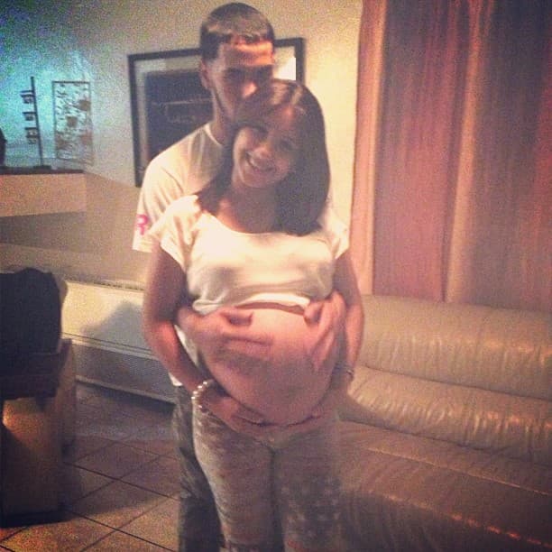 Pablo Anuel nació el 28 de junio del 2012 y los tres comenzaron a vivir una vida en familia que se adaptaba según el calendario del músico.
<br>