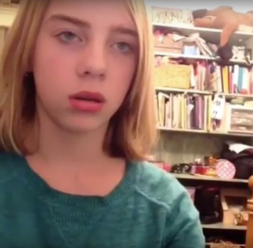 Desde su infancia comenzó a estudiar canto y técnica musical, además de piano y ukulele.