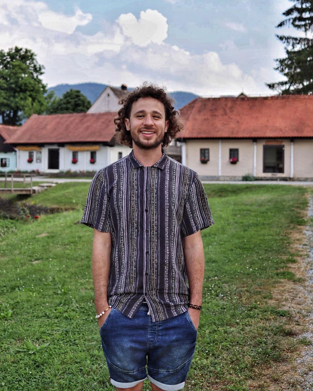 La personalidad de Luisito Comunica ha cautivado a 7.2 millones de personas en México, en total, el youtuber tiene 20.3 millones de seguidores gracias a sus videos de viajes, ocurrencias y polémicas.