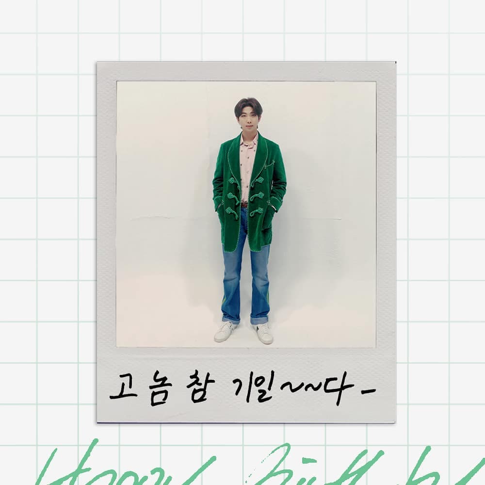 Además, también su corta edad ha logrado ser parte de un libro, contando su historia. En 2016 se publicaron dos libros llamados HipHopHada, los cuales cuentan las historias de vida de 42 artistas de hip hop, escritas por ellos mismos.