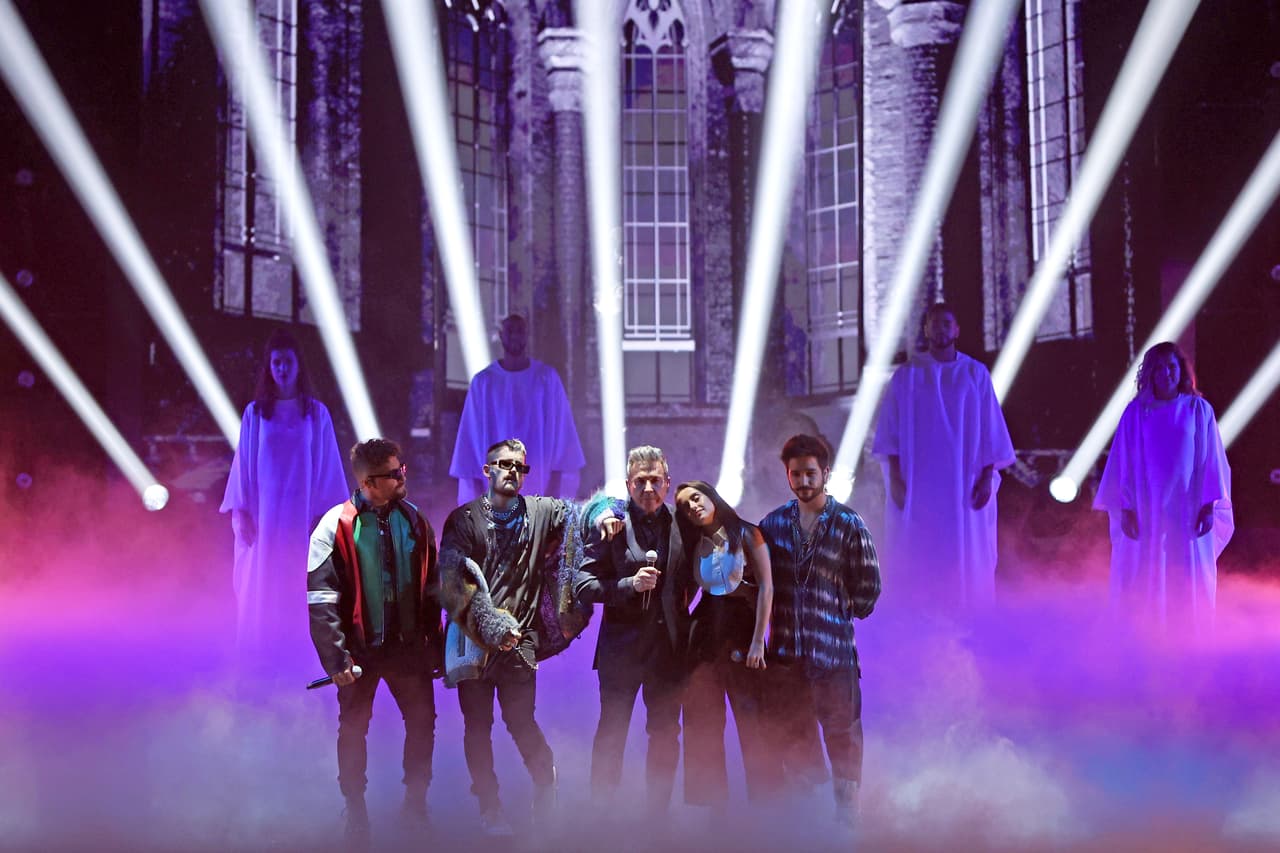 MIAMI, FLORIDA - FEBRUARY 18: (L-R) Mauricio Montaner and Ricky Montaner of Mau y Ricky, Ricardo Montaner, Evaluna Montaner, and Camilo perform onstage during Univision's 33rd Edition of Premio Lo Nuestro a la Música Latina at AmericanAirlines Arena on February 18, 2021 in Miami, Florida. (Photo by Rodrigo Varela/Getty Images for Univision)