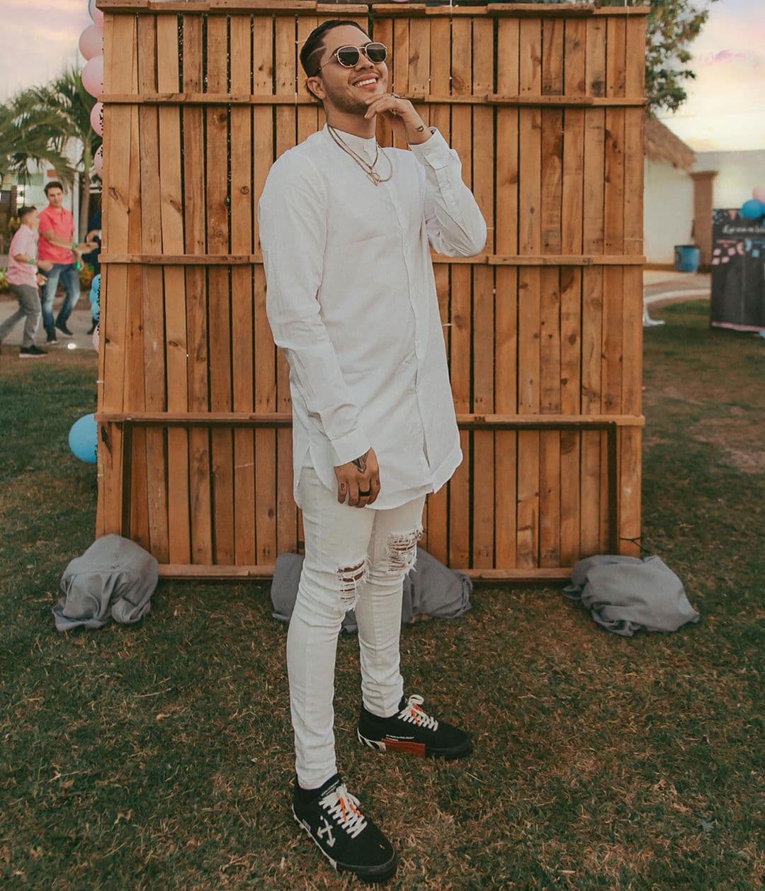 Para intentar controlar la situación, JD Pantoja publicó un video en YouTube en el que se disculpó con su esposa, familiares y fans. “Me duele demasiado esto, no tanto por mí, sino porque estoy lastimando psicológicamente a mi mujer, a mi esposa, Kimberly Loaiza, es algo que me duele porque ustedes saben que la amo a pesar de que he sido un patán y he hecho estupideces de las cuales me arrepiento", aseguró.