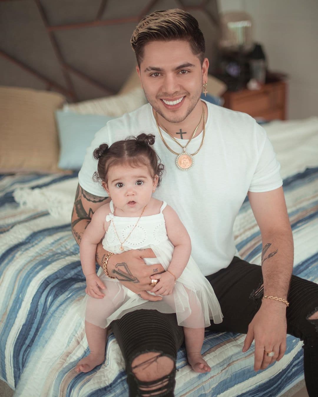 Aunque JD Pantoja dedica tiempo a su familia, también continúa trabajando en su carrera musical. Recientemente lanzó "Mi Plan" con Noriel, tema que ya supera las 6 millones de reproducciones en YouTube.