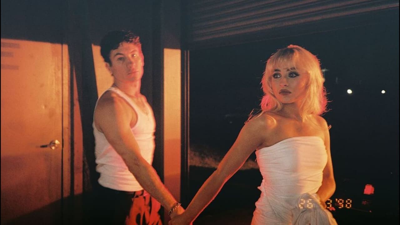Barry Keoghan y Sabrina Carpenter en el video 'Please, please, please'