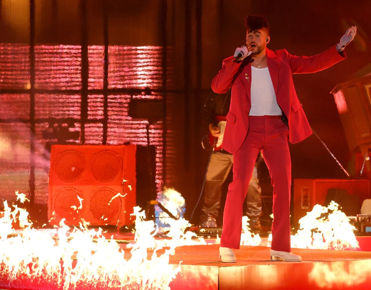 Los seguidores de Bad Bunny le piden al gobierno que haga un concierto en el Zócalo de la CDMX.