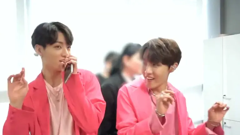 El especial baile de Jungkook y J-Hope de BTS | Shows Telehit Música ...